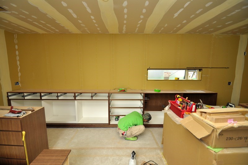 12.収納を連結していきます