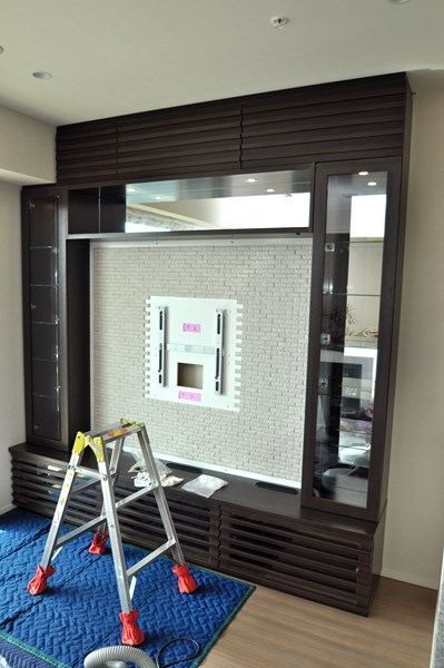 26.仕上げ作業とサービスでTVの吊り込み作業へ